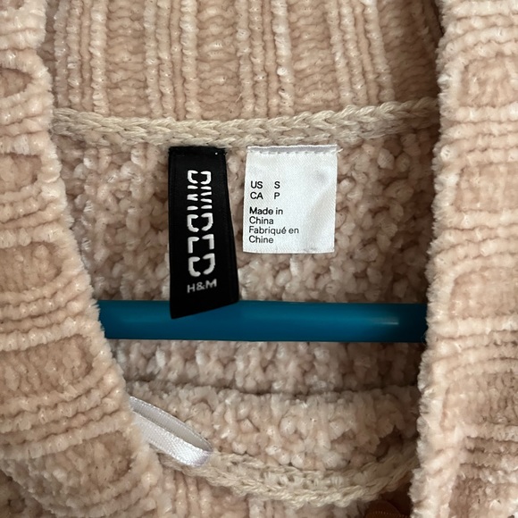 H&M oatmeal mock neck sweater - Picture 3 of 3